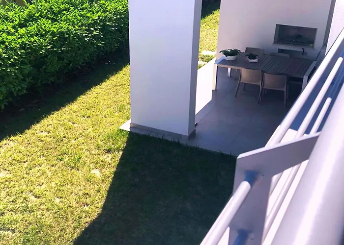 Brand New With Private Fenced Garden Villa Bibione