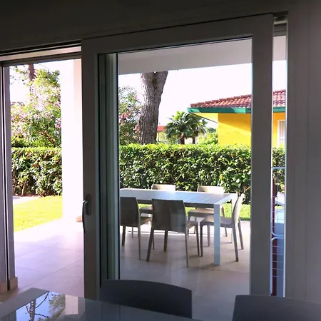 Villa Brand New With Private Fenced Garden *