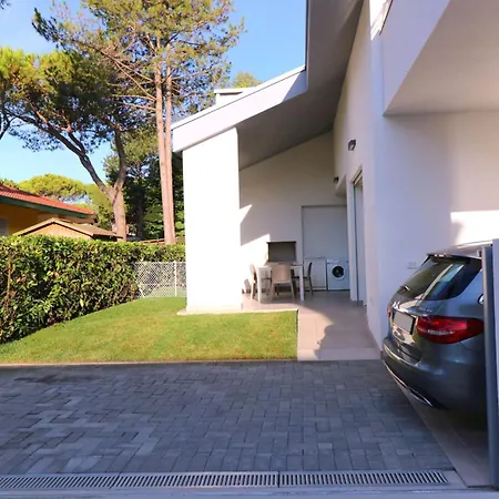 Brand New With Private Fenced Garden Villa *