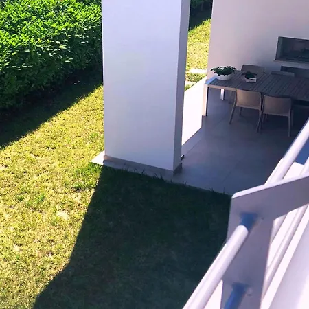 Brand New With Private Fenced Garden Vila Bibione