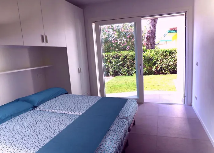 Brand New With Private Fenced Garden * 비비오네