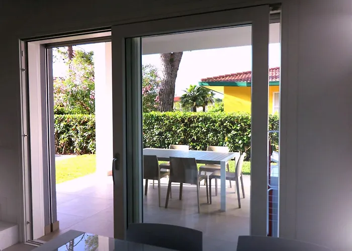 Villa Brand New With Private Fenced Garden *